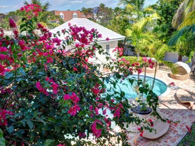Canalfront Mansion in Port New Providence