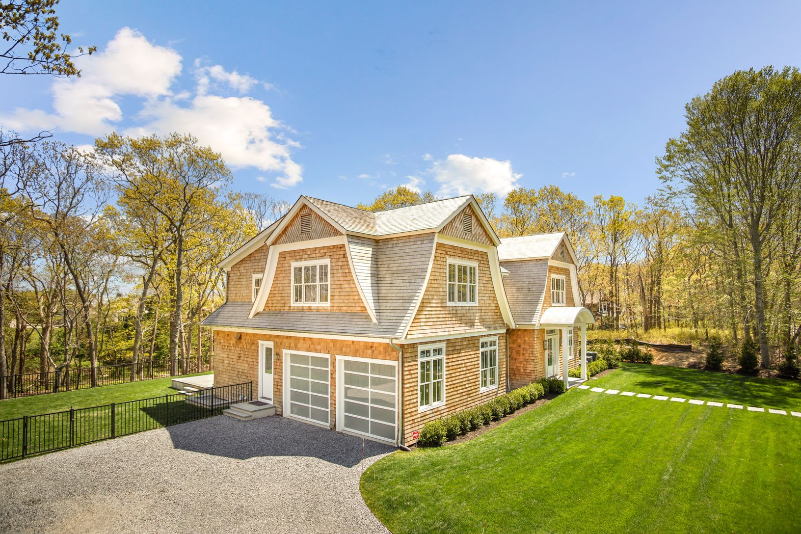 810 Edge Of Woods Rd