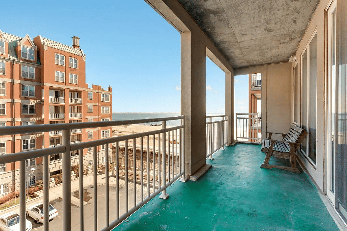 125 Oceana Drive East #5D