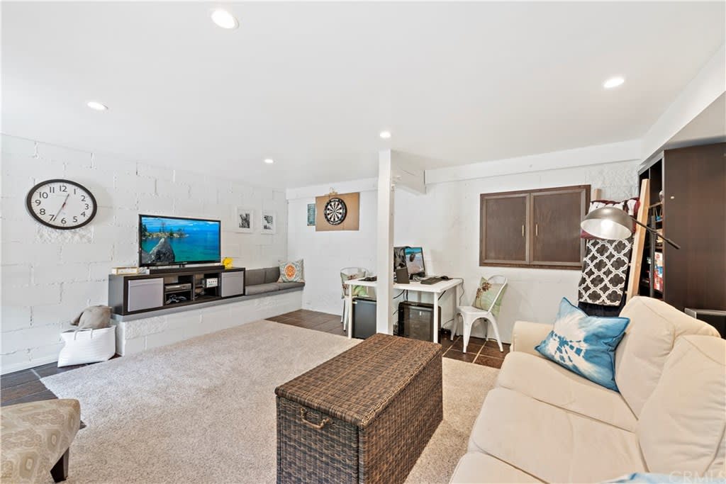 969 Acapulco St