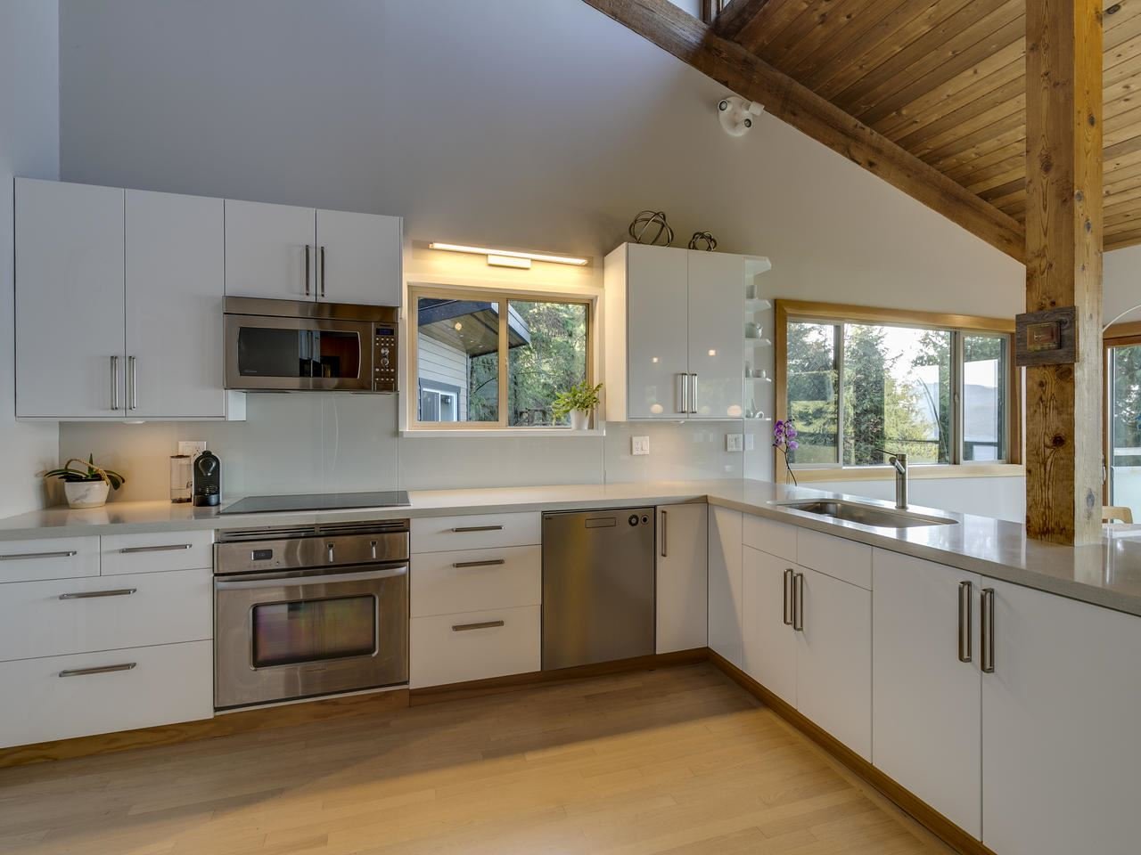 280 Mountain Dr