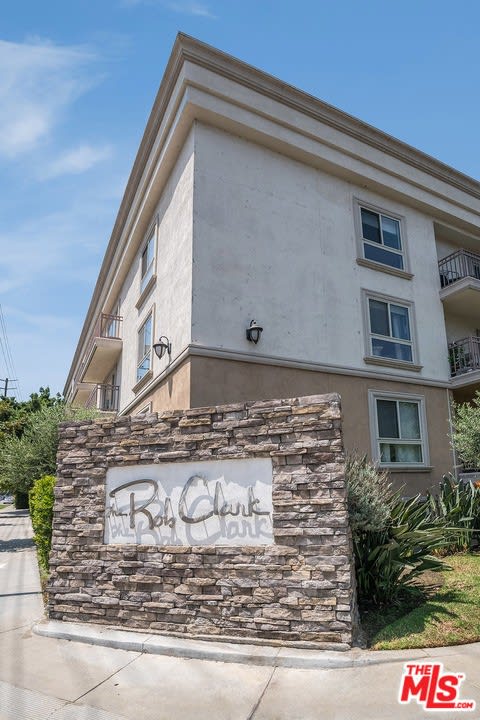 141 S Clark Dr, #530