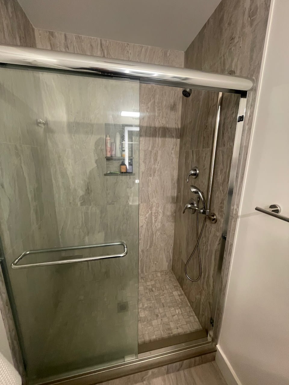 Top Floor - Gut Renovated Studio with new Kitchend & Bath - Common Laundry - Avail APRIL1