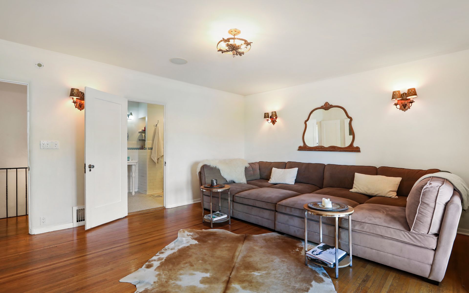  3110 Hollyridge Dr