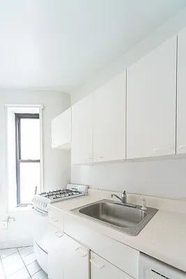 210 East 38th Street, Apt 5H