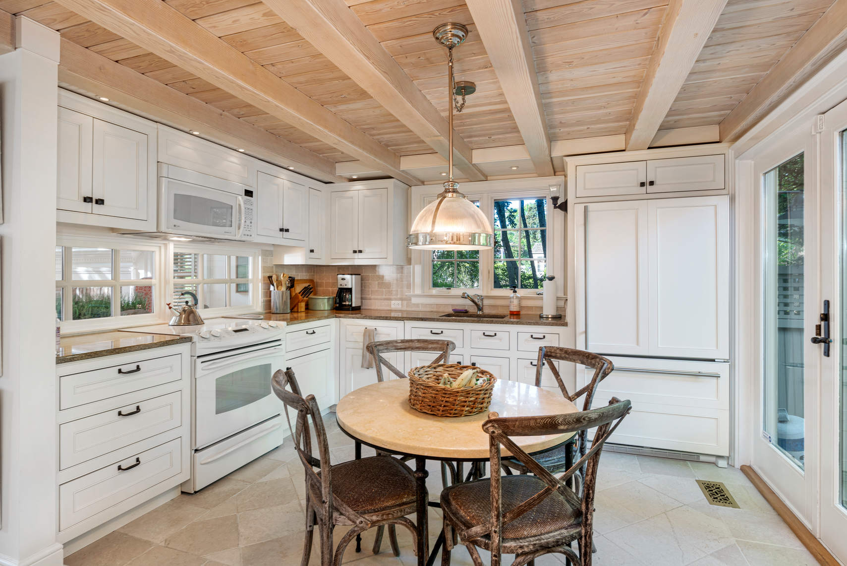 Picture Perfect Sag Harbor Village Cottage with Serene Water Views