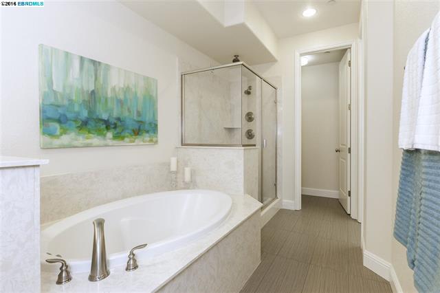 6463 Bayview Dr, Oakland, CA 94605