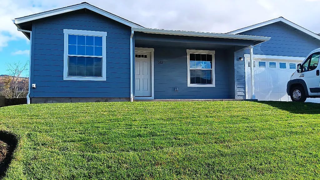 352 Quail Cir, Talent, OR 97540