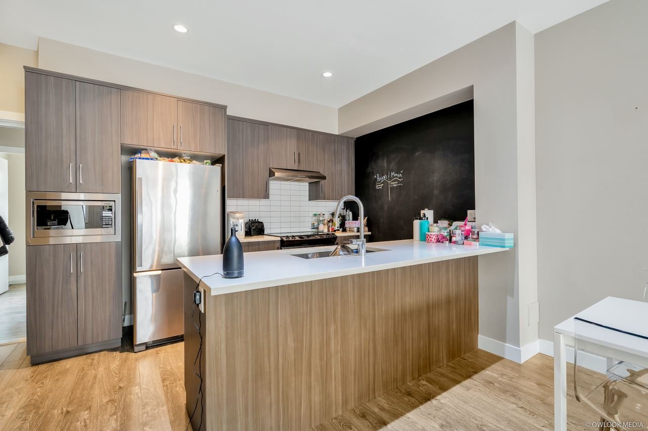 42-15588 32 Ave
