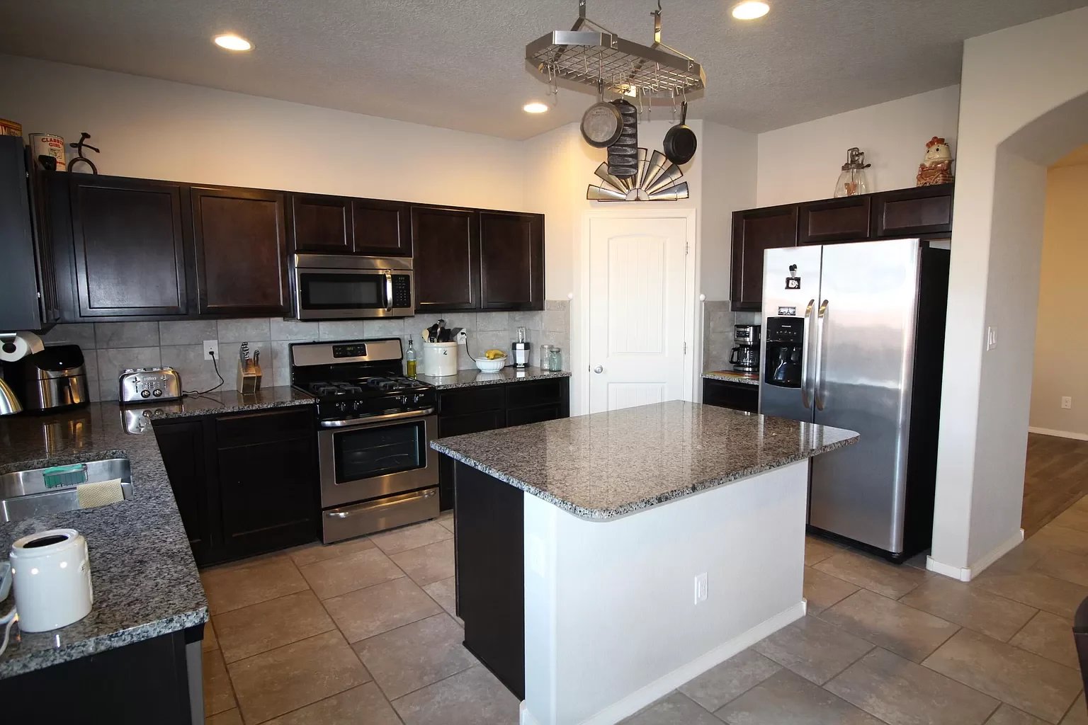 3813 Dynamite Rd NE