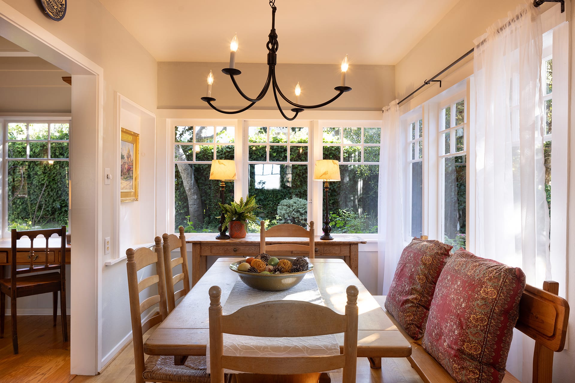 Spacious Carmel Cottage - Monte Verde & 7th SWC