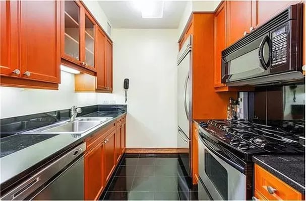 220 Riverside Boulevard Unit: 6C