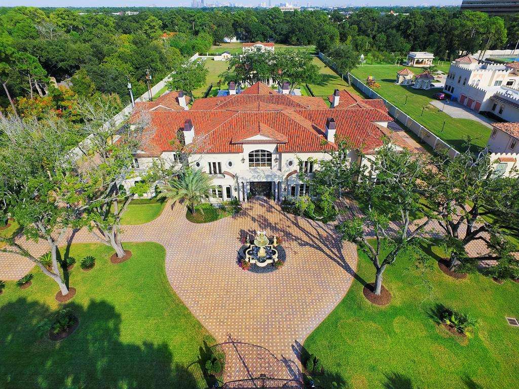 Houston's Rivercrest Is a Pricey Enclave of Homes, With Lots 3 Acres and Up, That Average $3.5M