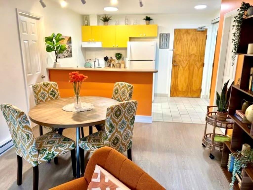 303-2458 York Ave Ave