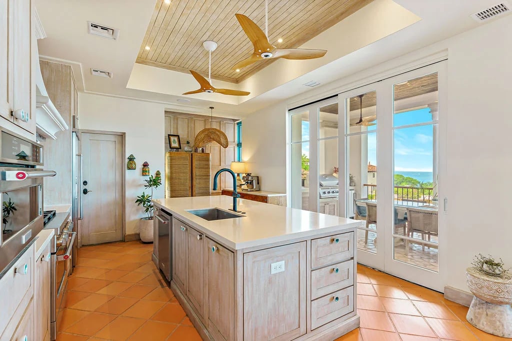 Contemporary Hillside Infinity Villa, Flamingo, Guanacaste