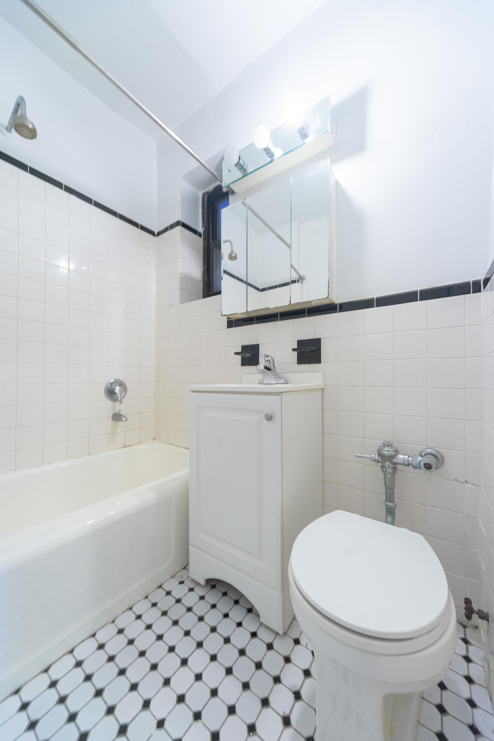 210 East 38th Street, Apt 5-G