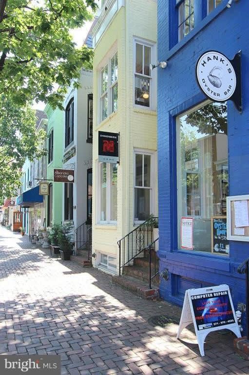 401 Henry St S