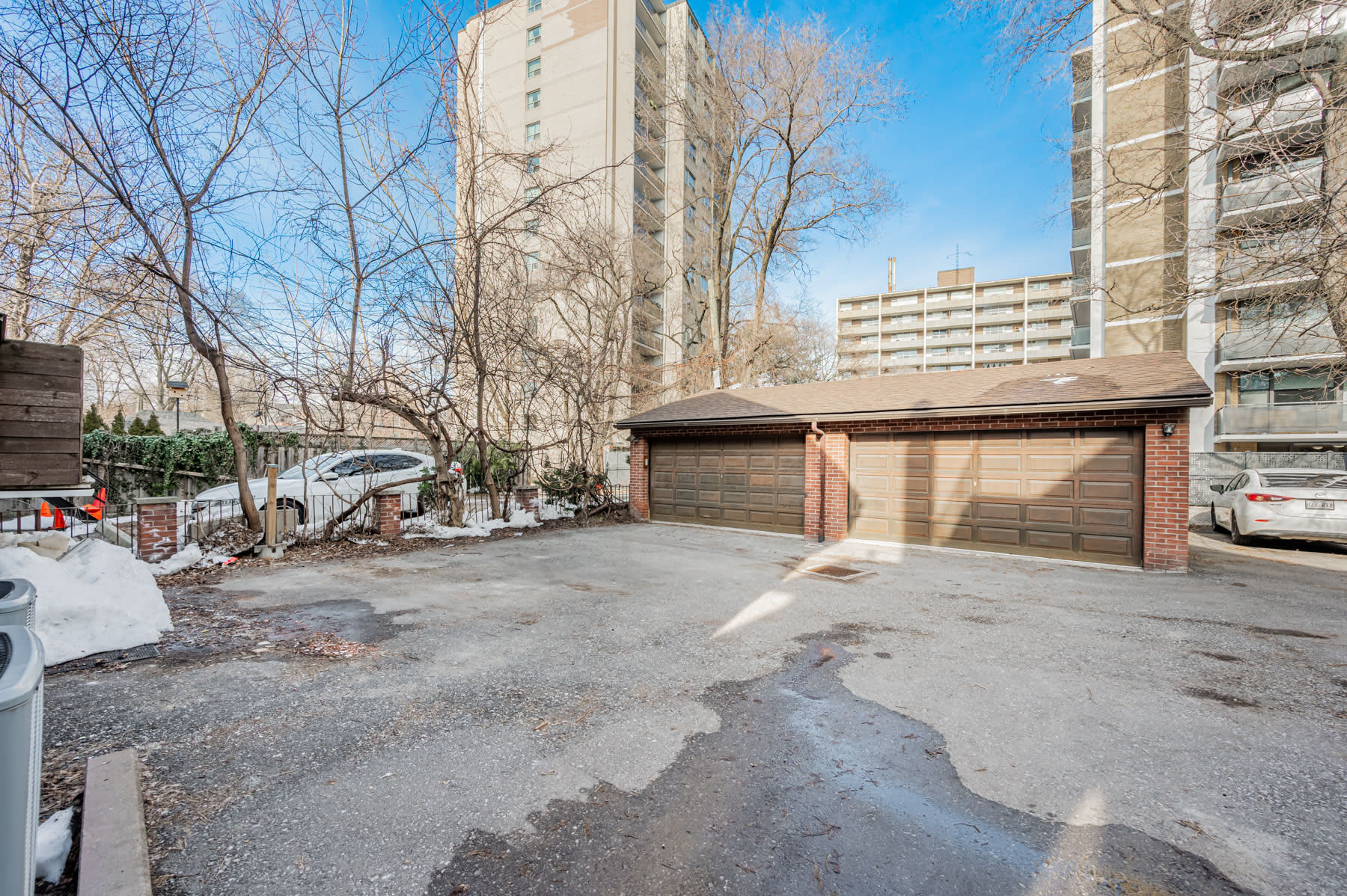 #3RD -607 HURON ST