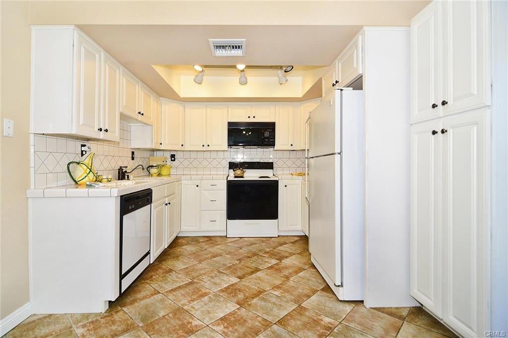18408 Hatteras St #52