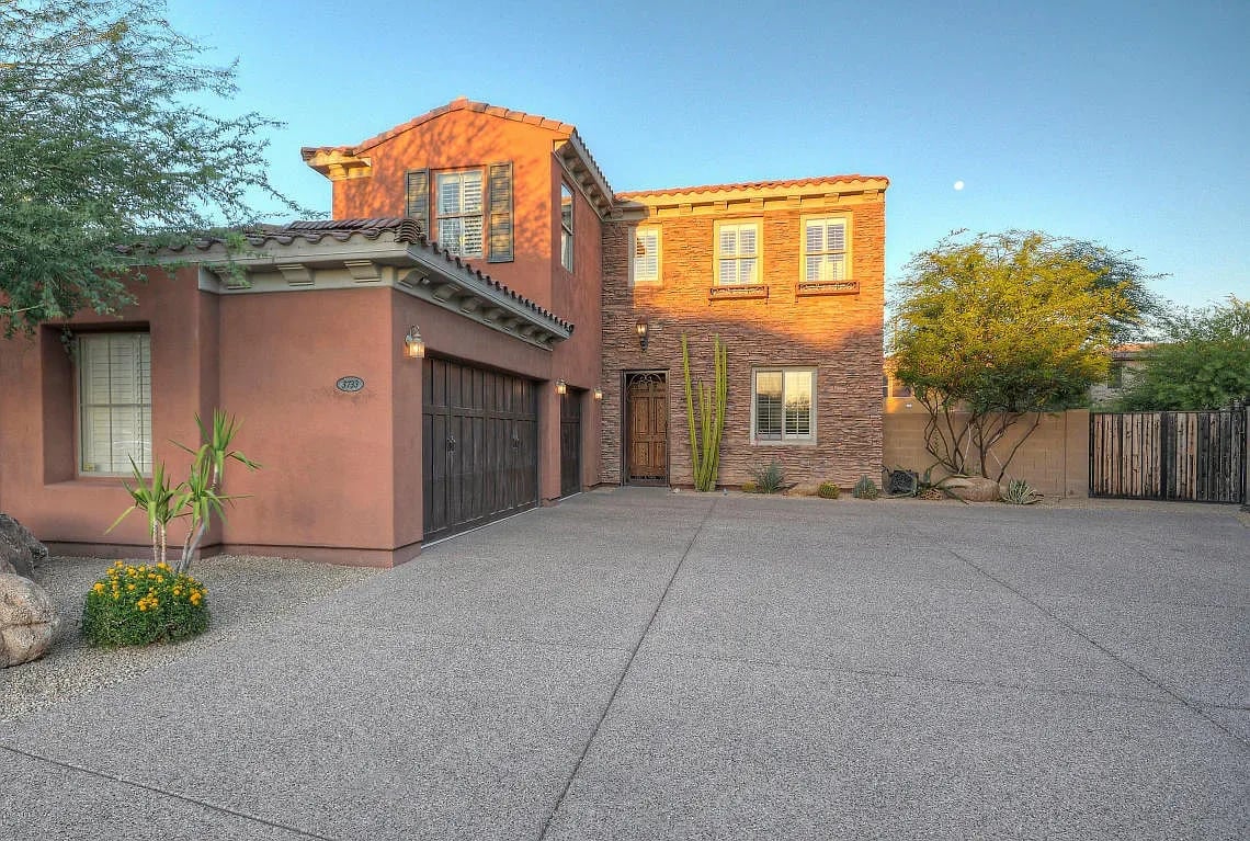 3733 E. Robin Ln