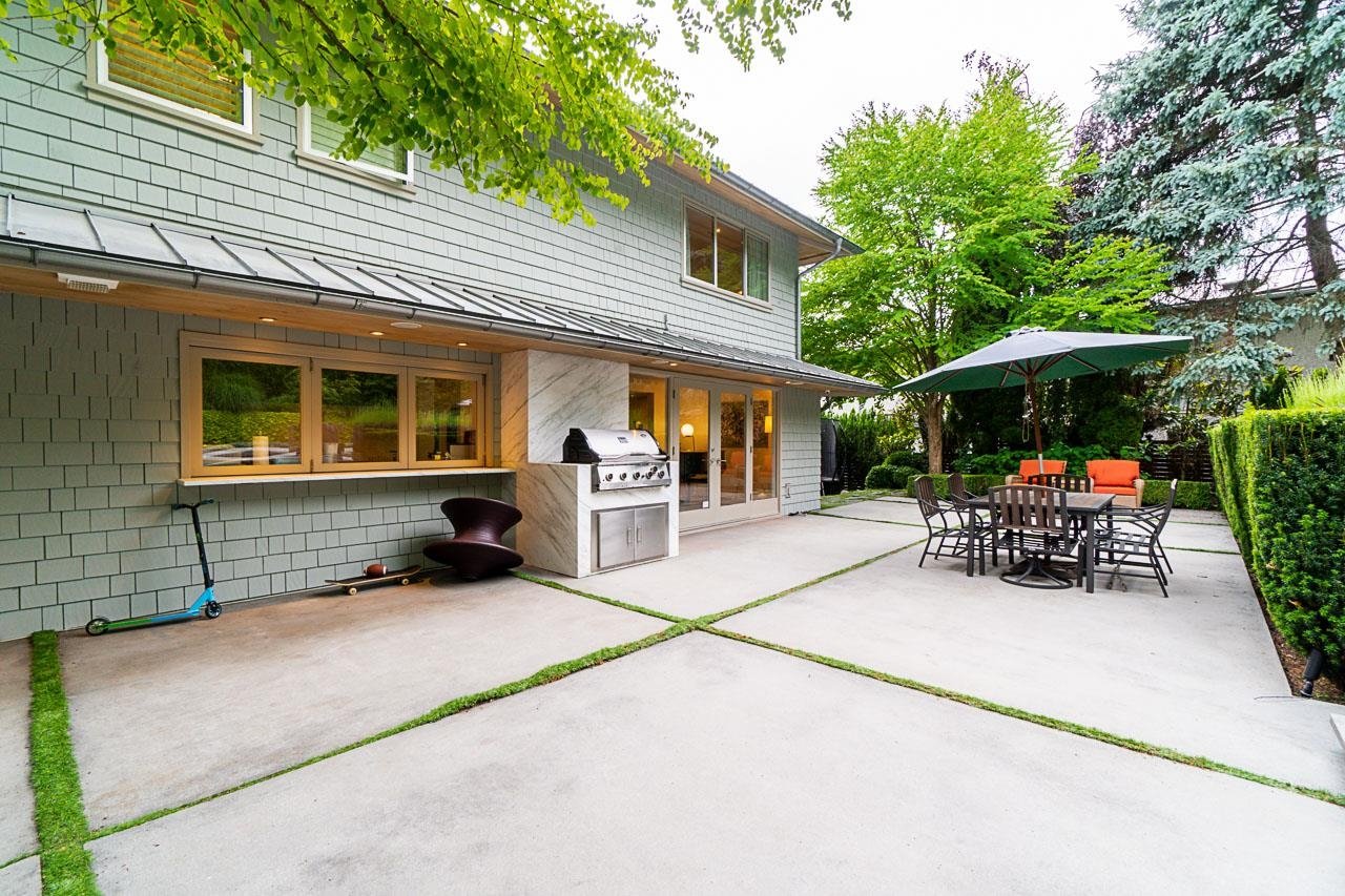 2920 Altamont Cres
