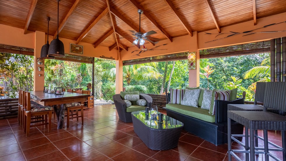 Home with White Water Views and Easy Access in Ojochal