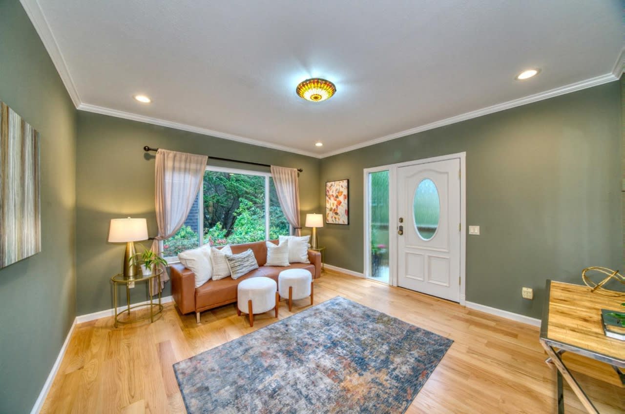 1896 Sunshine Valley Rd