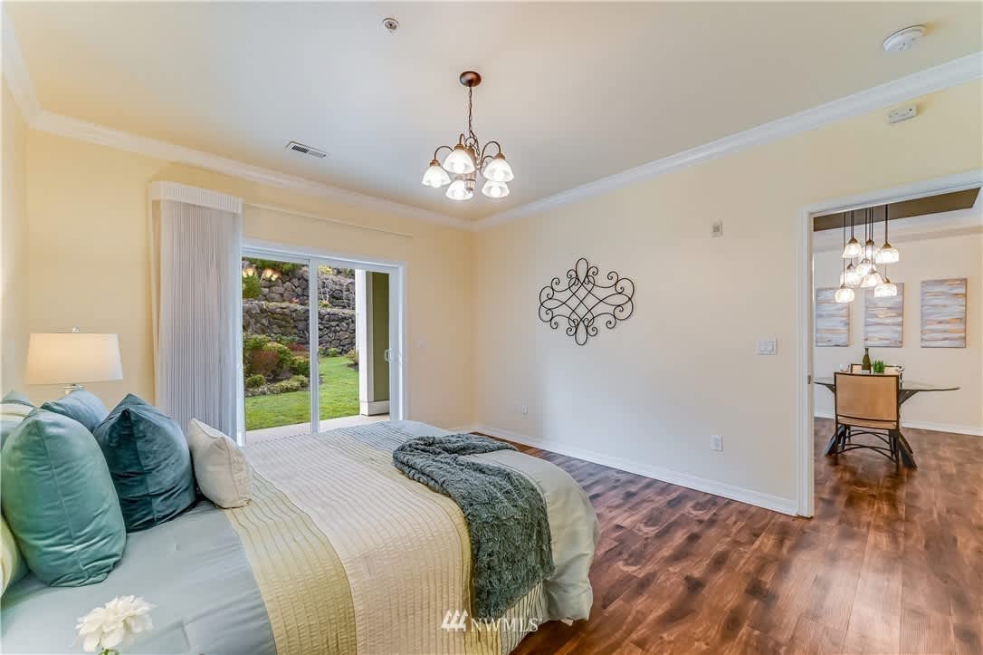 4406 Providence Point Place SE #104, Issaquah, WA 98029