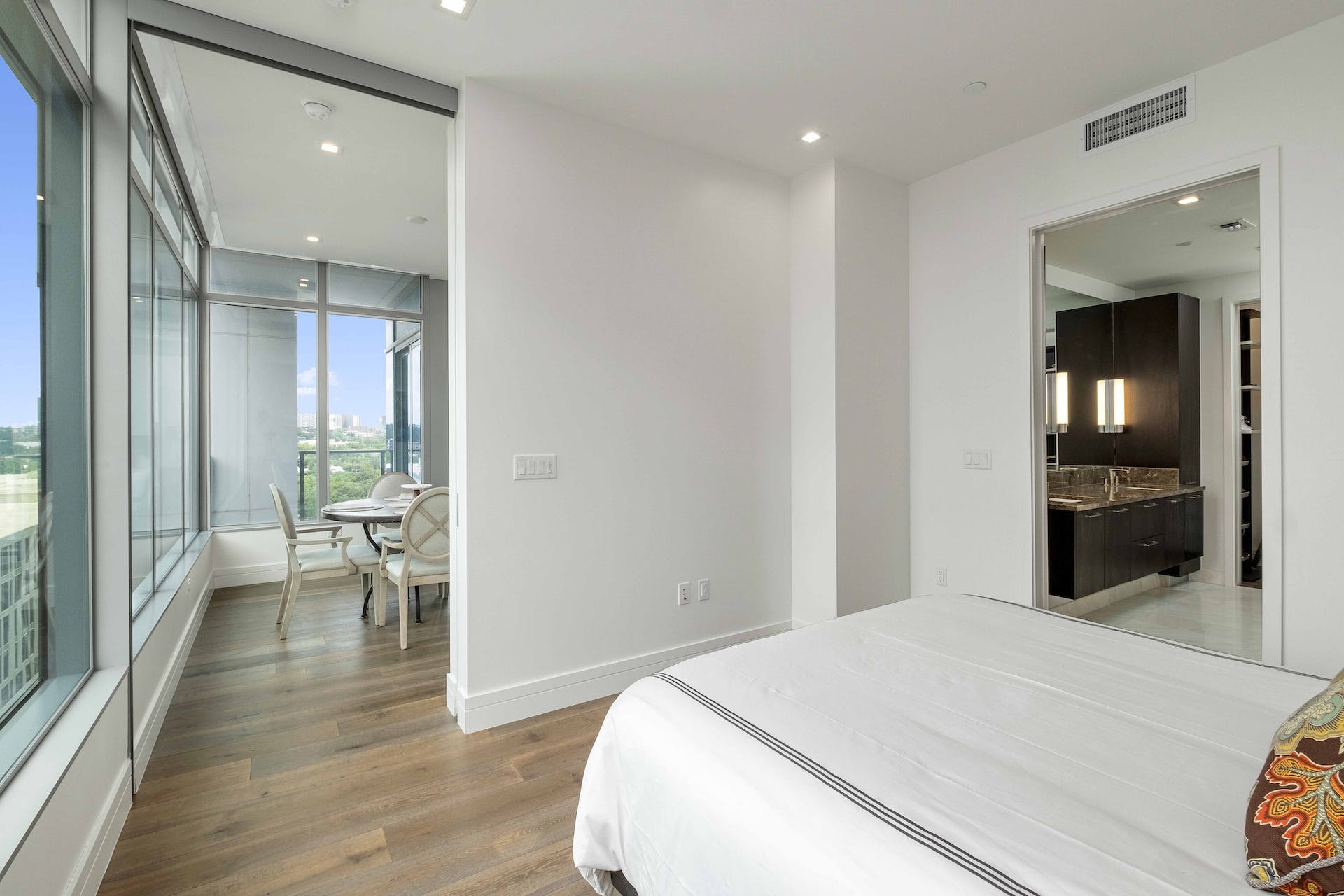 501 West Ave #1204