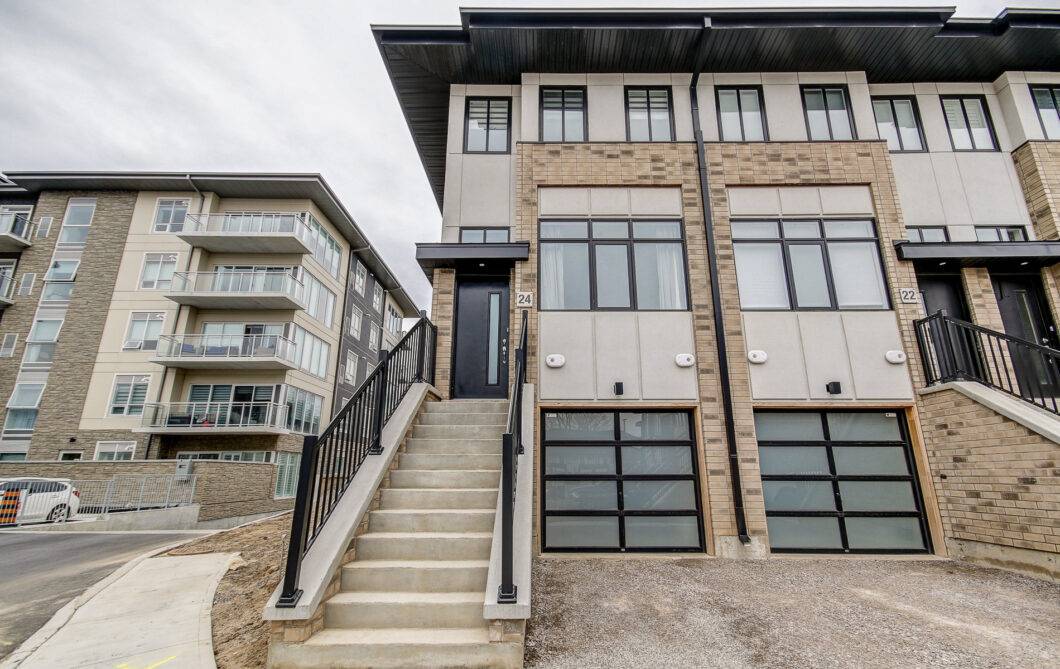 24 Munay Ln