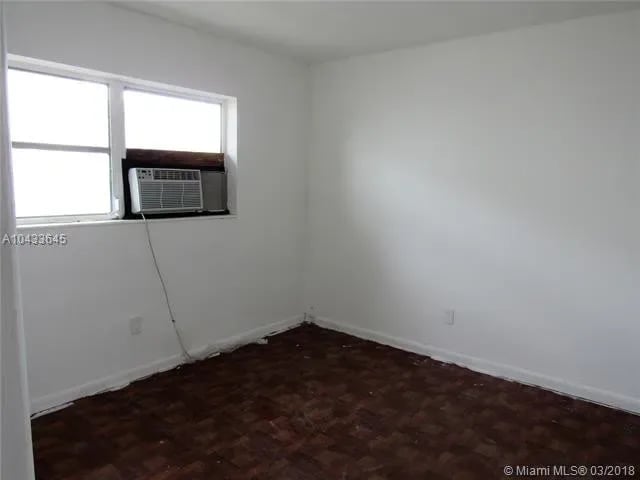 18 SW 10th St