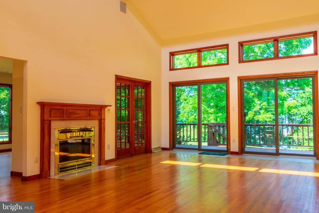 26106 Captains Point Ln