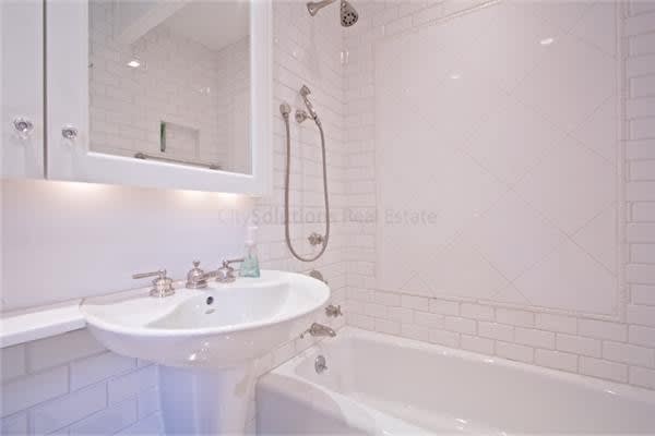 The Olcott, 27 West 72nd St, 214/215