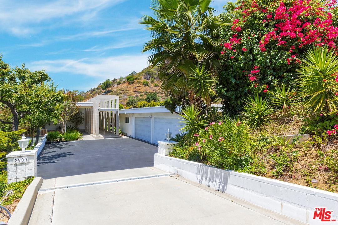 8900 Alto Cedro Drive