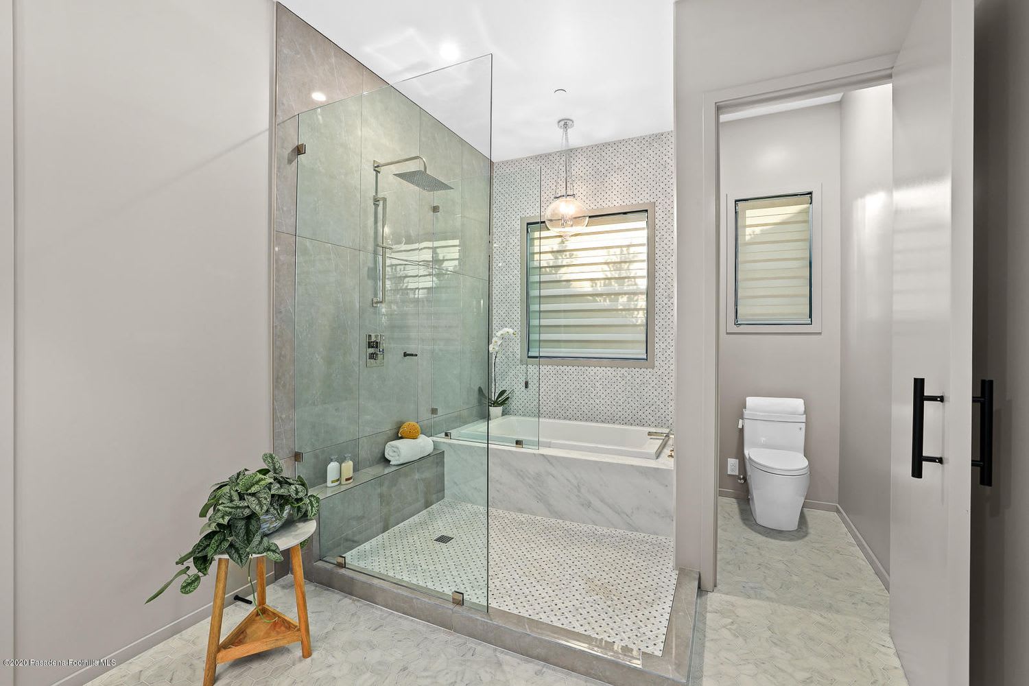 217 Lamour Dr