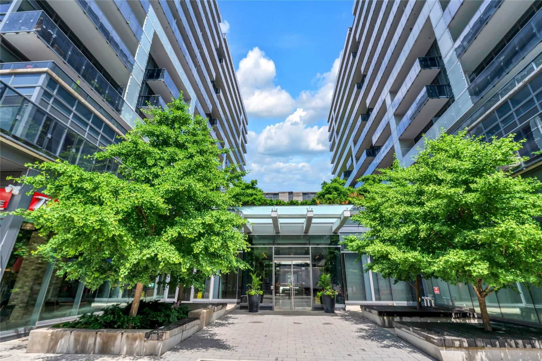 #907 -1030 KING ST W Toronto