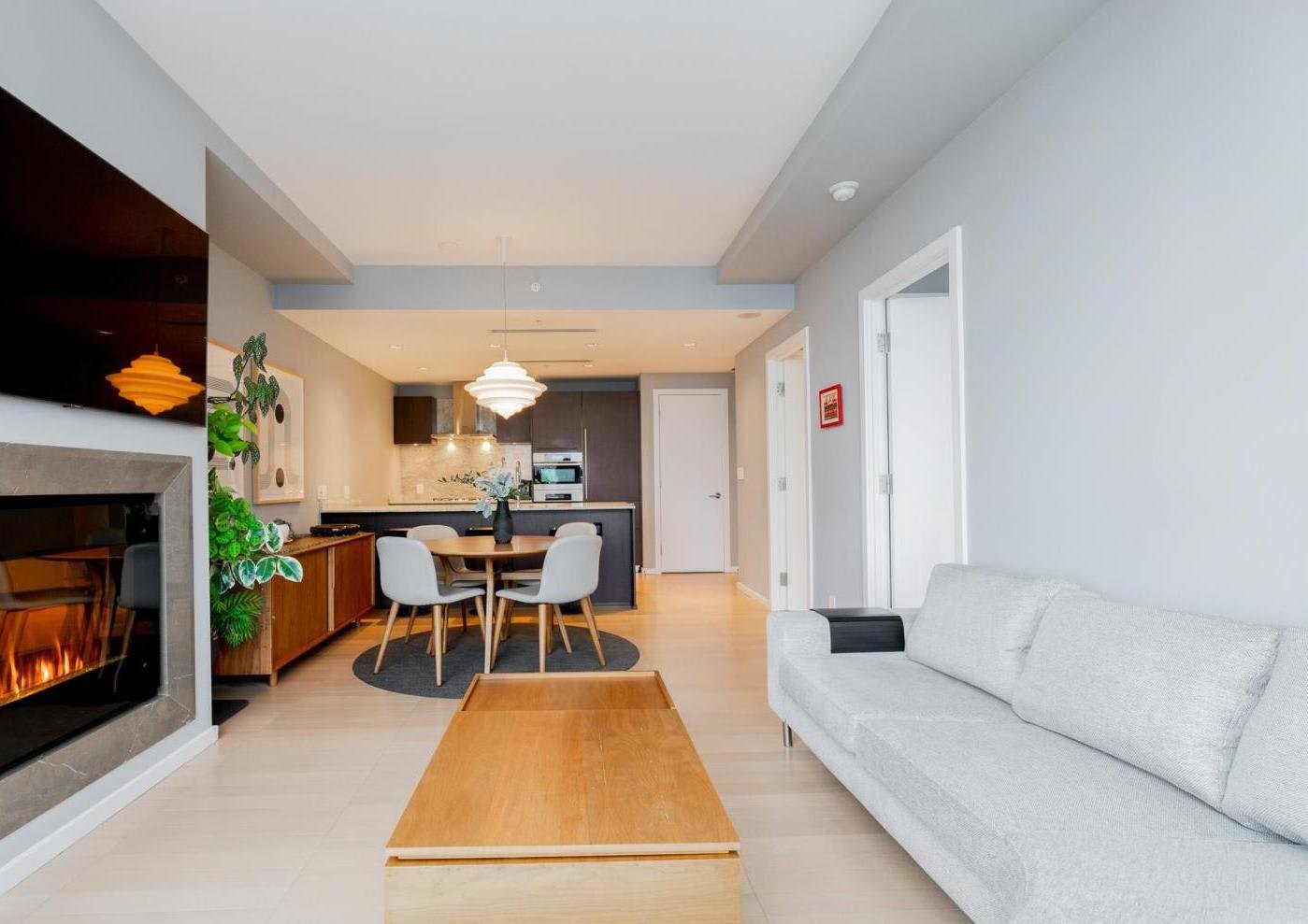 Suite 4904 -180 University Avenue