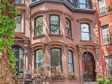 374 Vanderbilt Ave Apt: 3