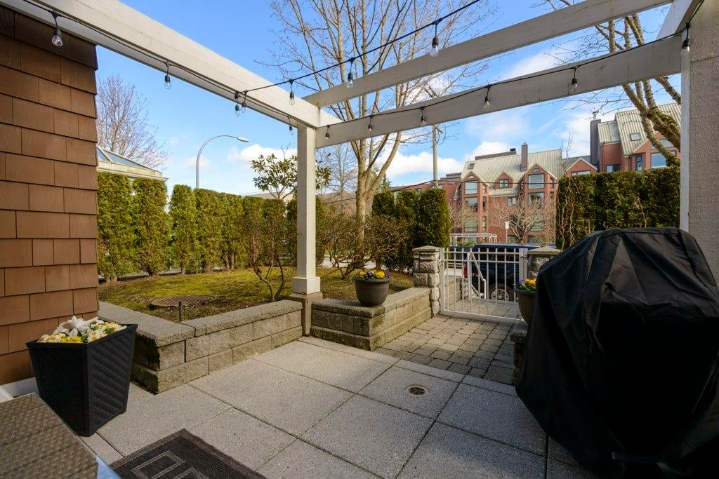 101-1375 View Cres