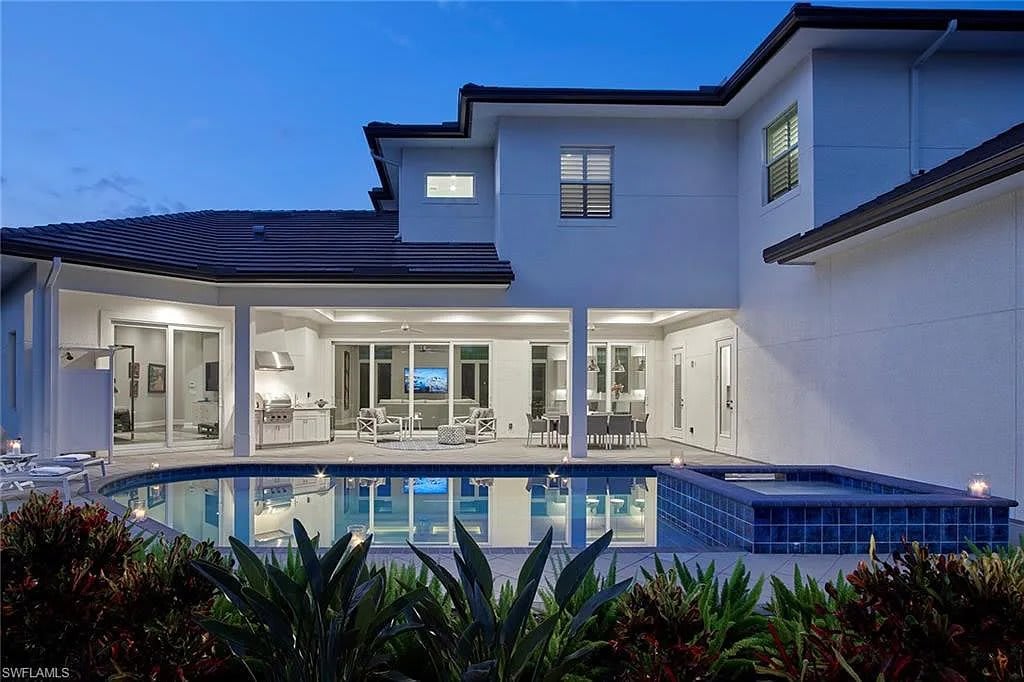 662 BANYAN BLVD