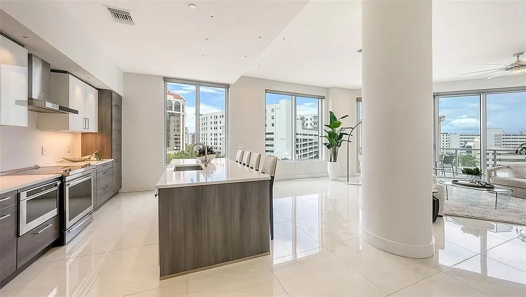 111 S Pineapple Ave #507