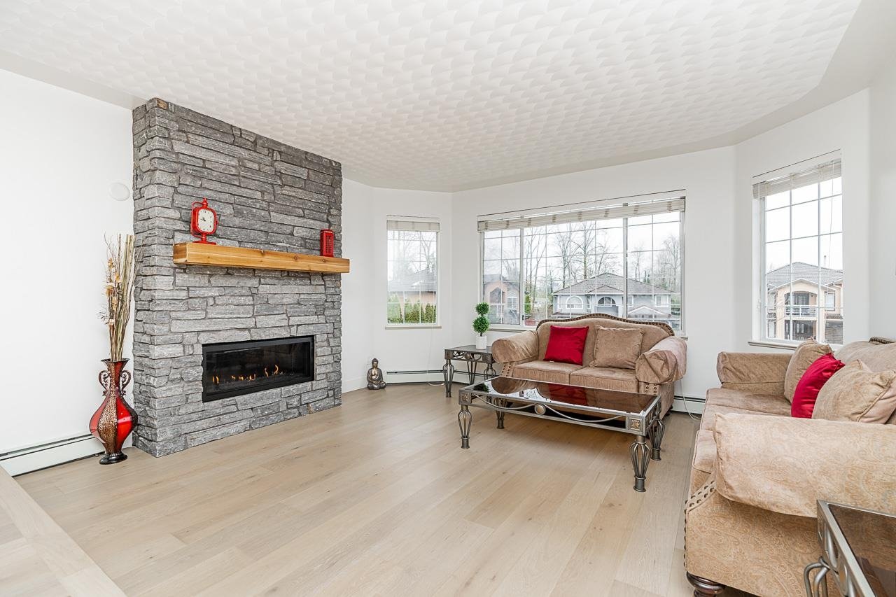 14359 90a Ave