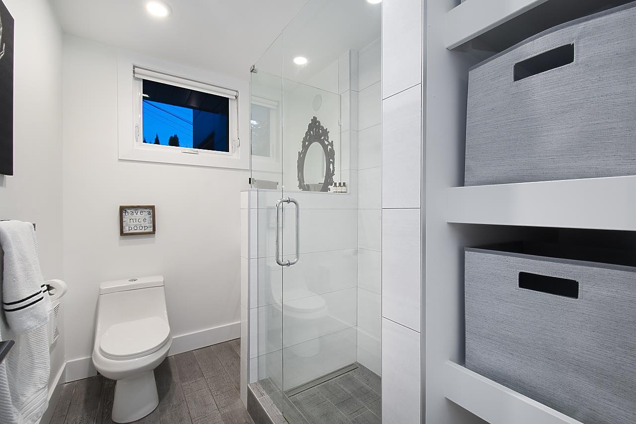 1140 W 17 St
