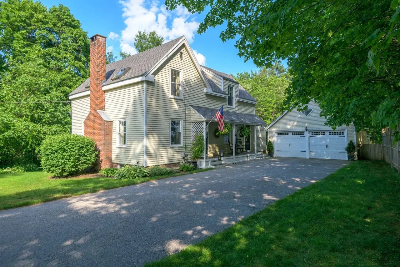 Newly Priced: 259 Middle Road, Falmouth, ME 04105 – $739,000