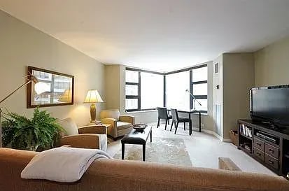 401 E Ontario St #604