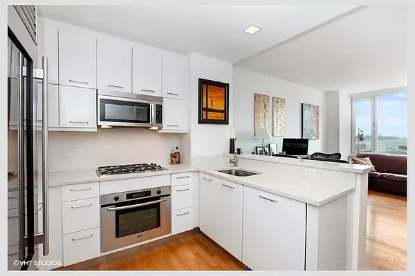 635 West 42nd St Unit: 14D