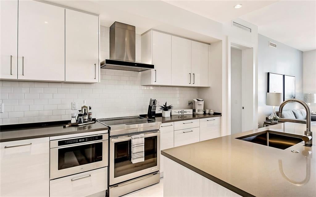 111 S Pineapple Ave #821