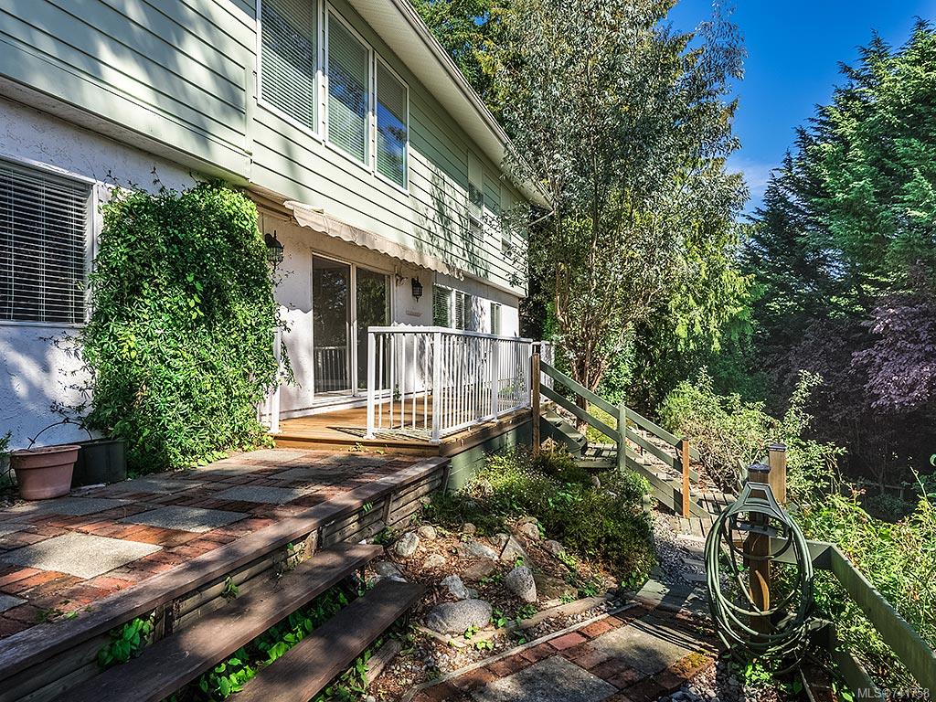 941 Kentwood Terr, Saanich