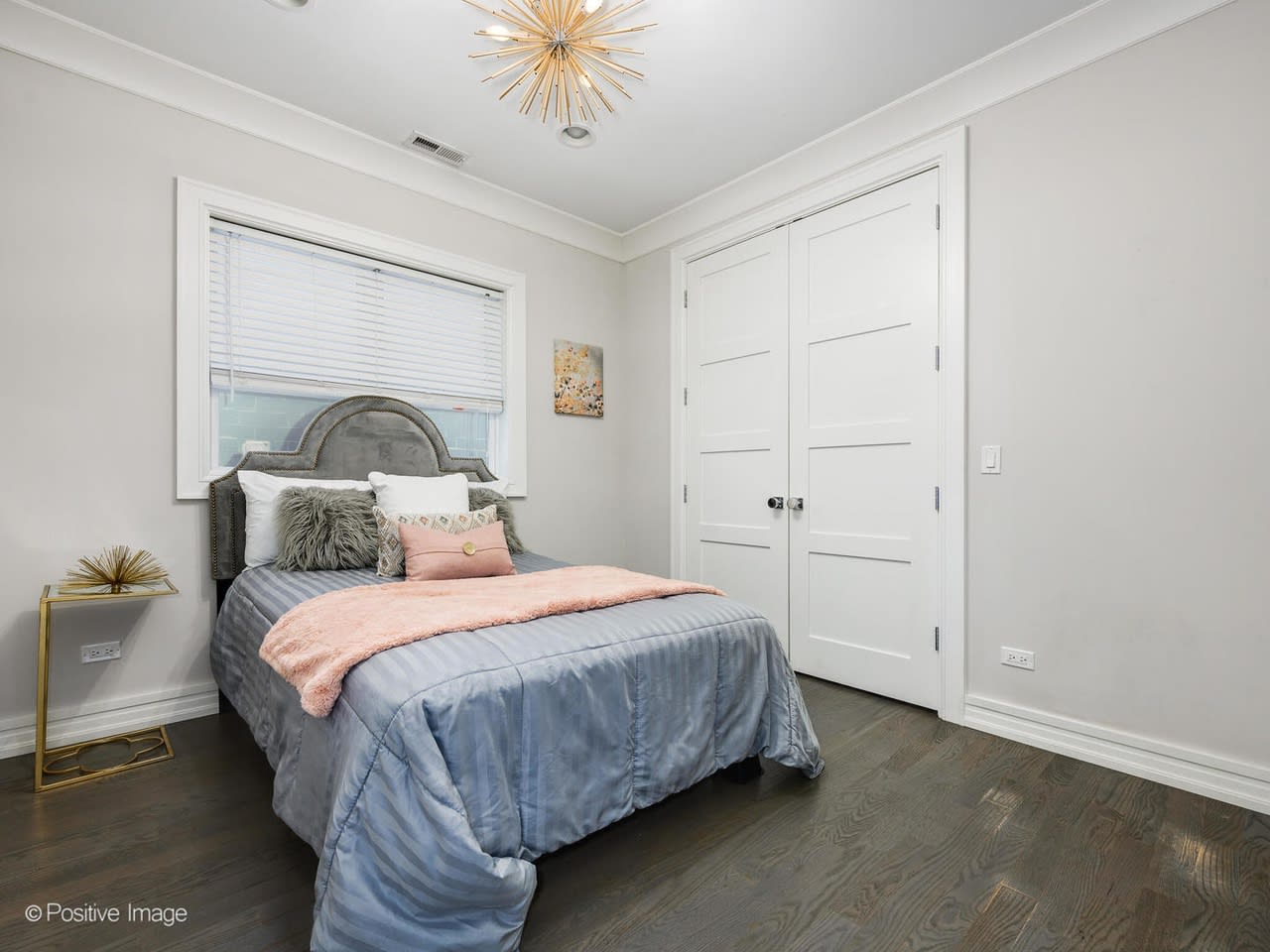 2040 N Burling
