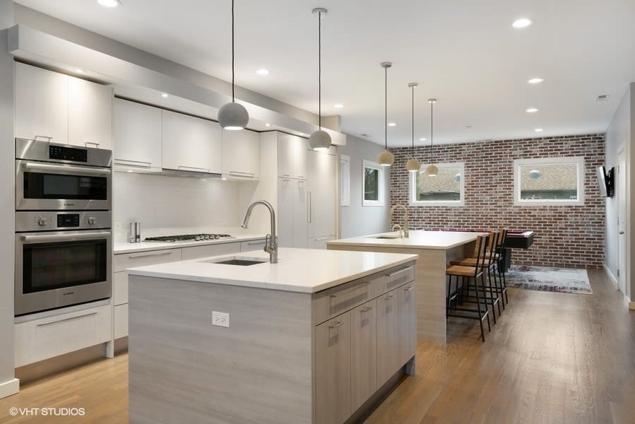 2330 N Leavitt St #2S
